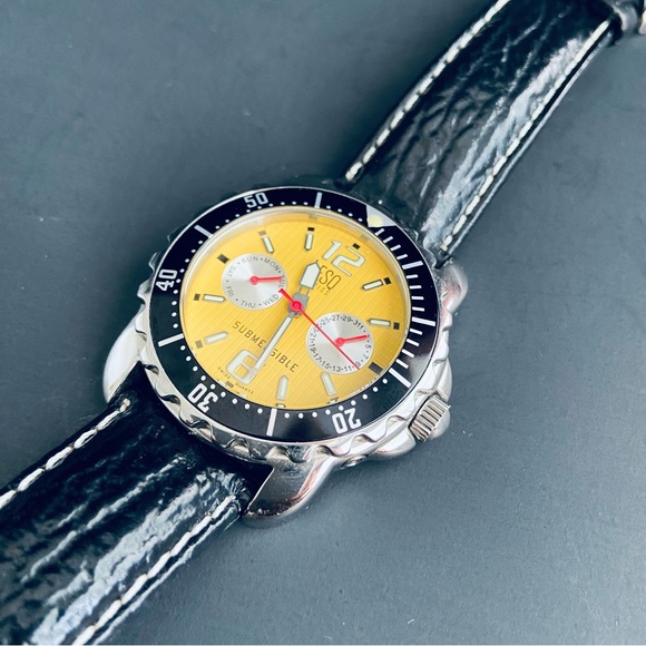 ESQ (MOVADO) SWISS QUARTZ SUBMERSIBLE WATCH - Picture 3 of 10